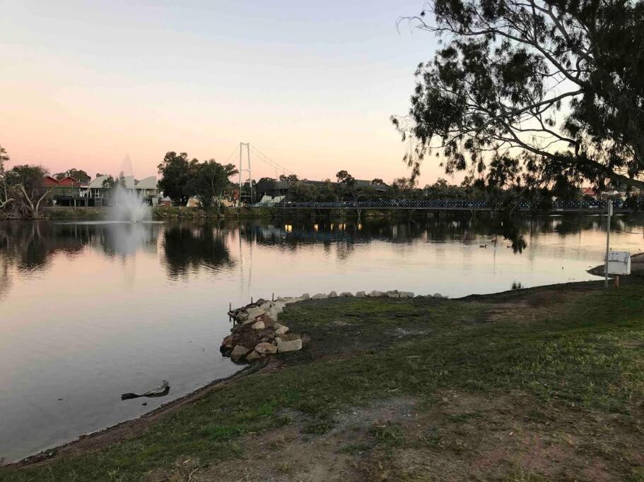 River Views In The Heart Of Town Villa Northam Buitenkant foto